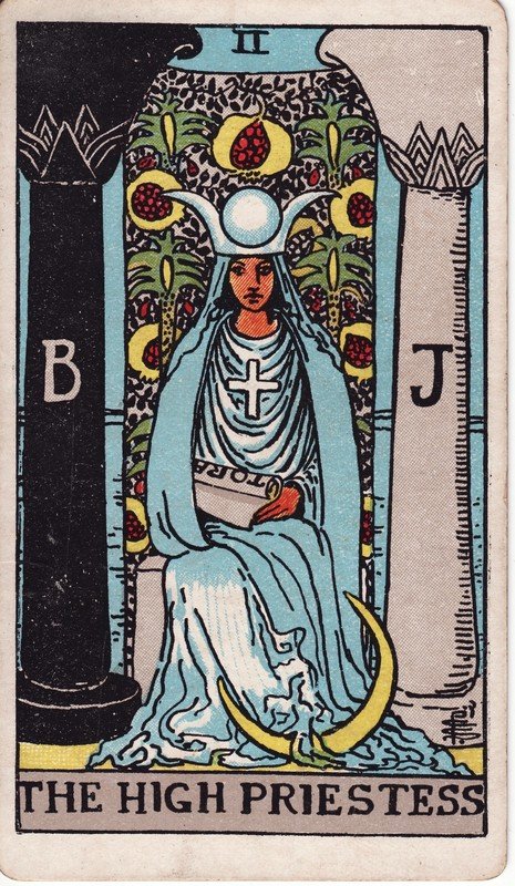 A Sacerdotisa, do Rider–Waite–Smith.